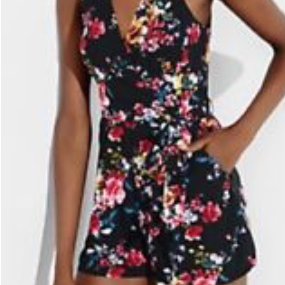 Express floral romper size 6